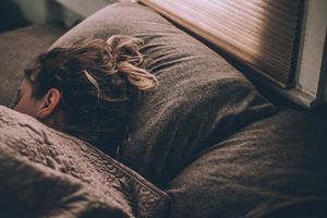 10 praktische tips als je stress slaapproblemen veroorzaakt