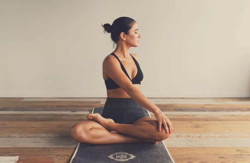 Hoe helpt yoga je om stress te verminderen?
