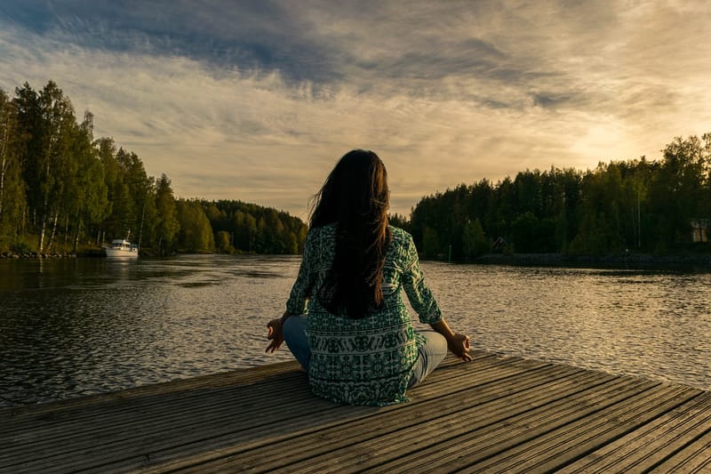 Hoe helpt yoga tegen spanning en stress?