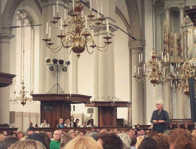 Byron Katie in de Westerkerk in Amsterdam